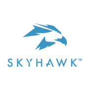 Logo "SKYHAWK" z sylwetką niebieskiego jastrzębia.