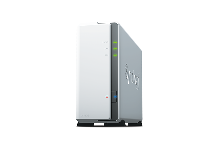 Synology NAS DS120j w bieli na białym tle.