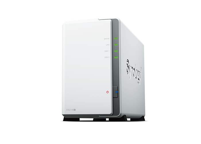 Biały serwer NAS marki Synology, model DS218.